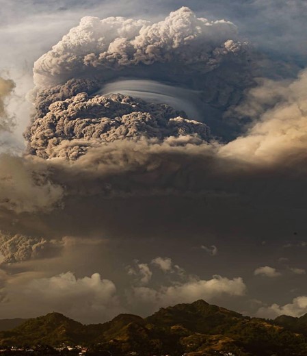 La Soufriere Volcano in explosive eruption mode on Friday 9 April 2021